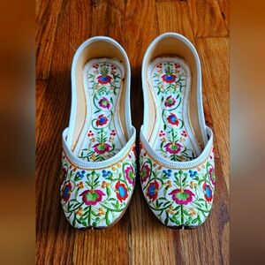 White and Pink Indian Jutti/Nagra/Shoes with Leather Bottom in Size 8